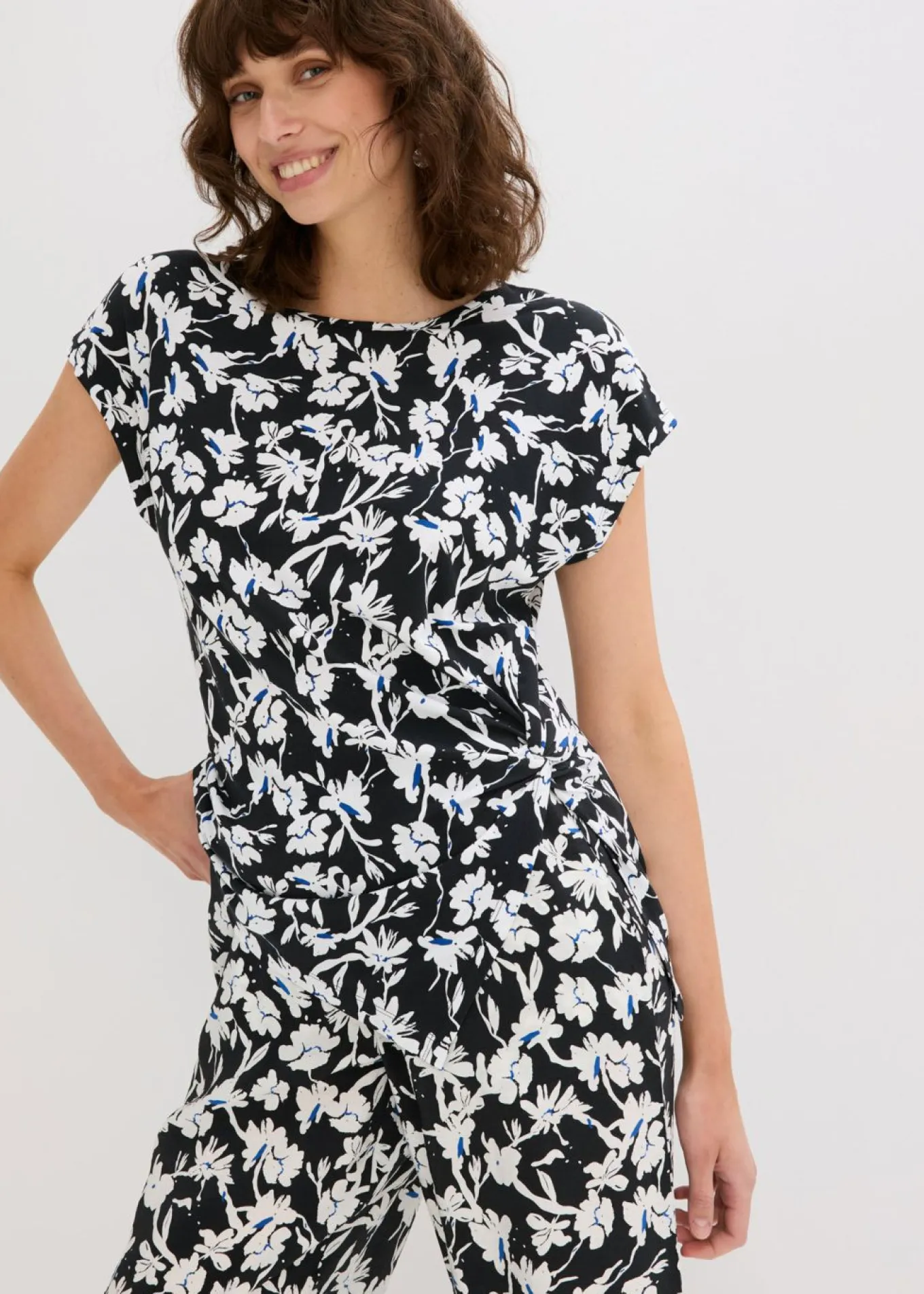 Camiseta con detalle de nudo