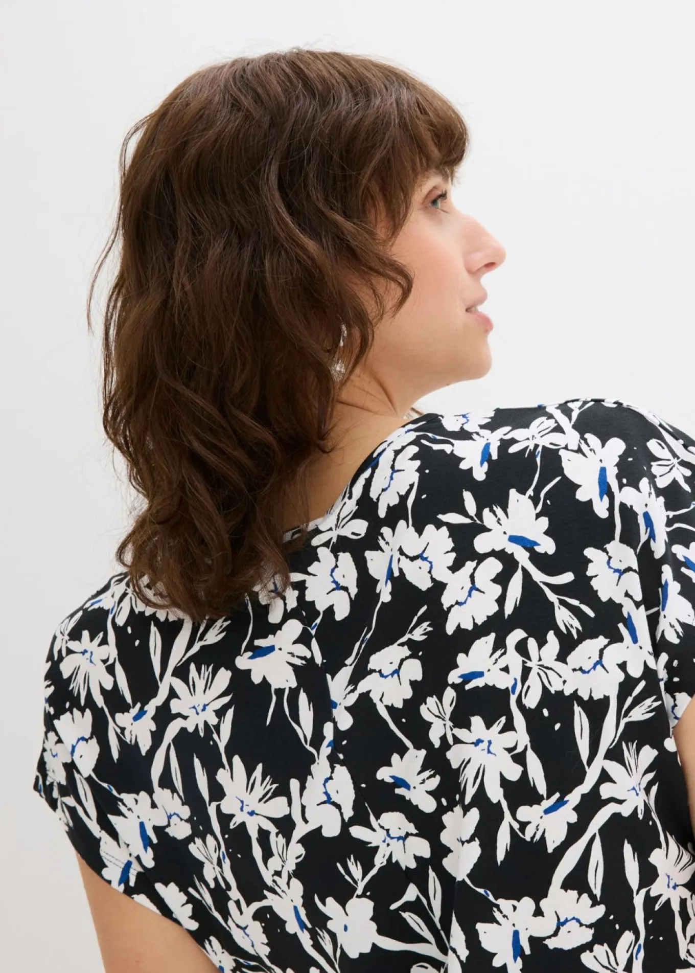 Camiseta con detalle de nudo