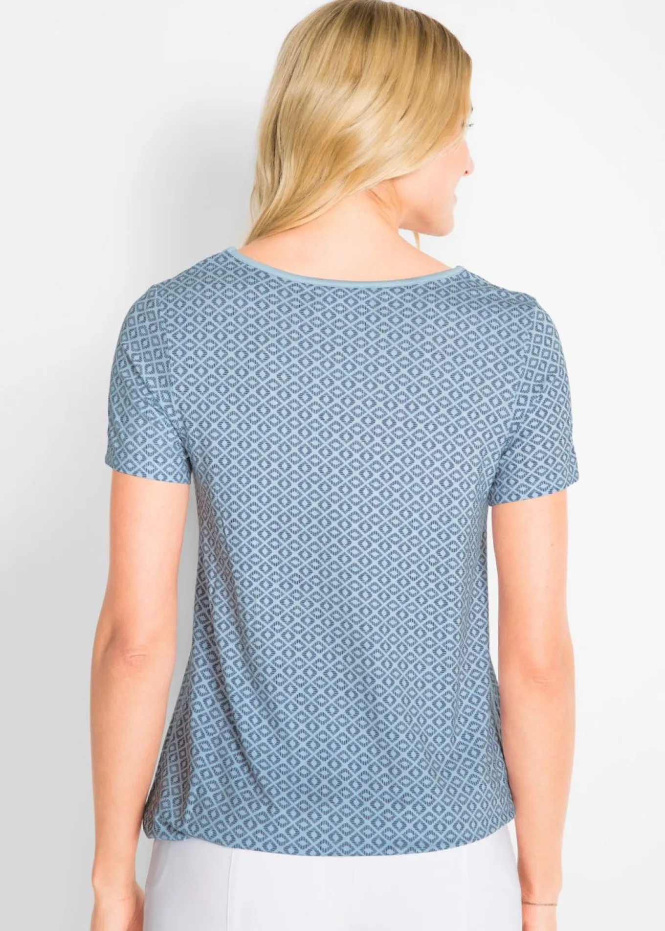 Camiseta con elástico y manga corta