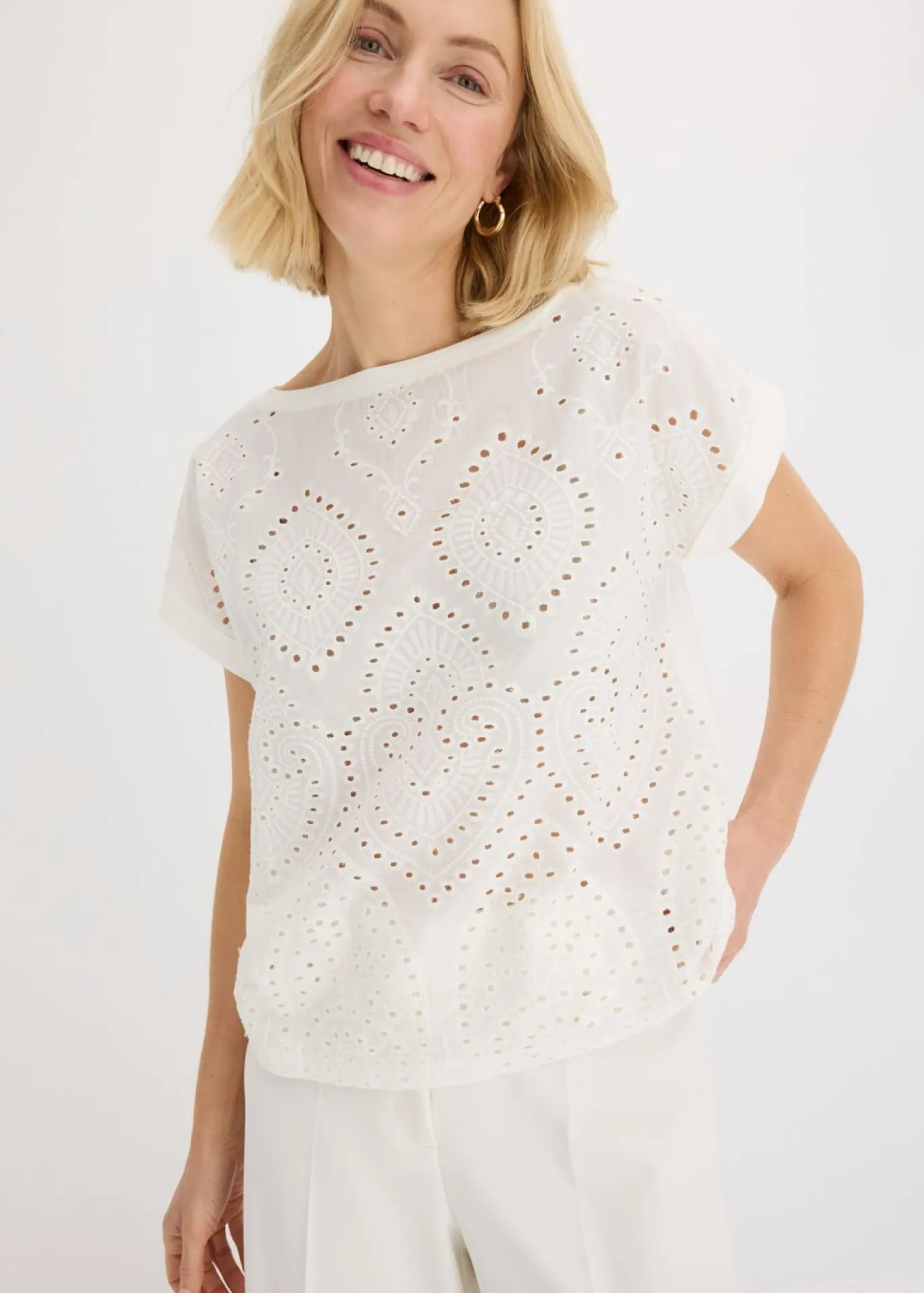 Camiseta con encaje calado