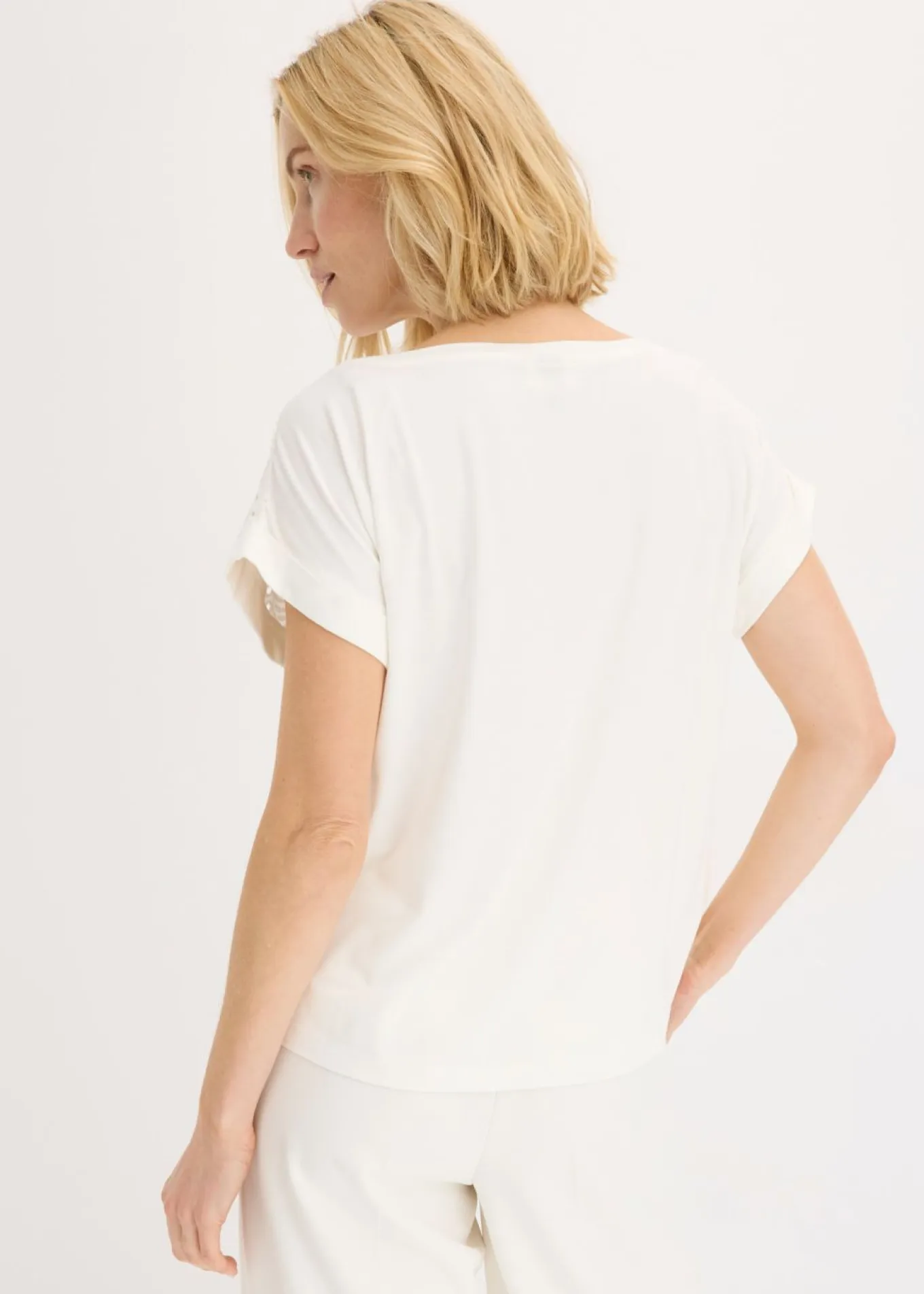 Camiseta con encaje calado