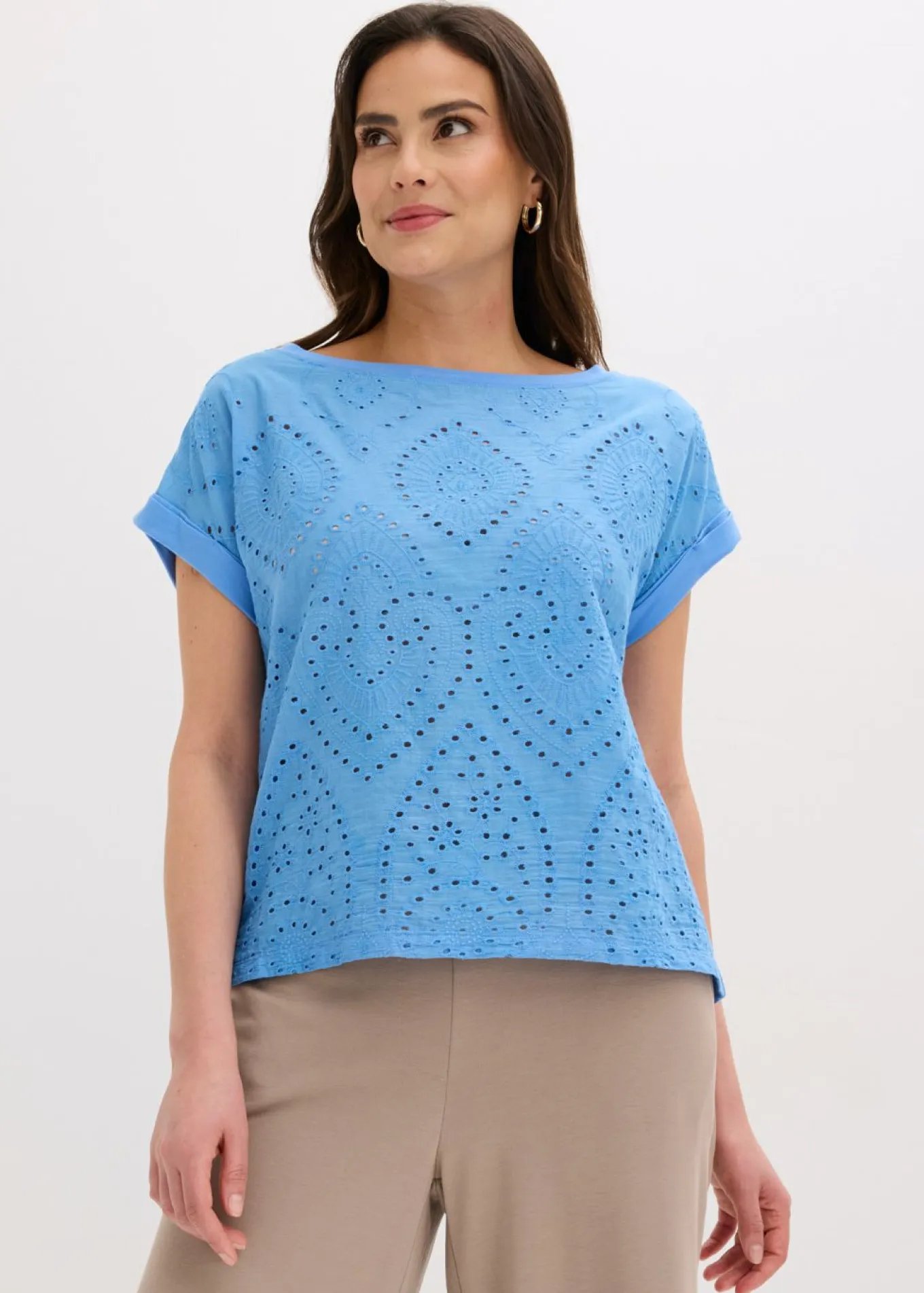 Camiseta con encaje calado