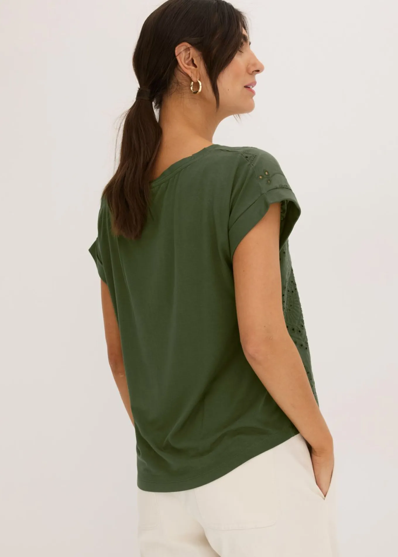 Camiseta con encaje calado