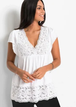 Camiseta con encaje en el escote