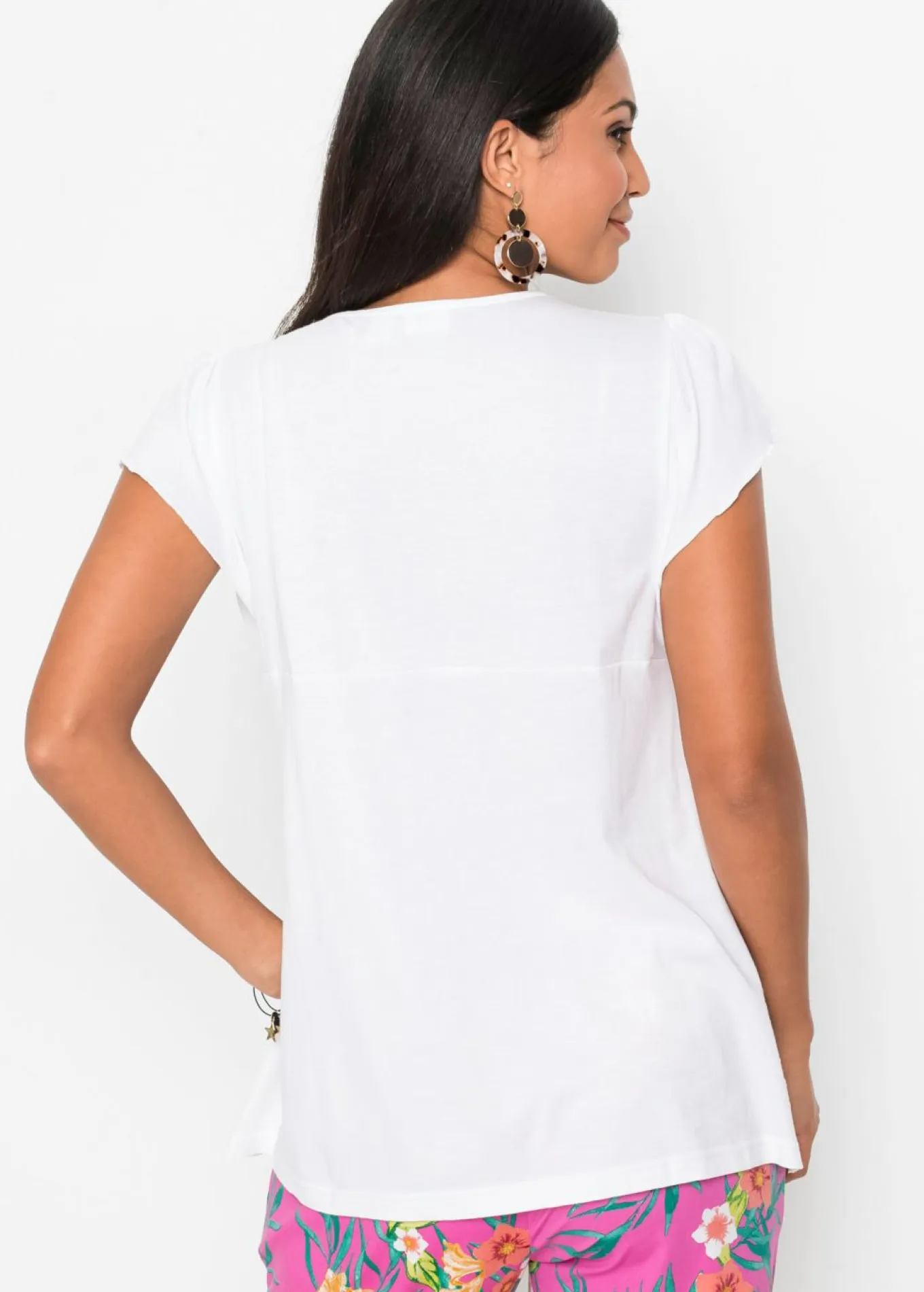 Camiseta con encaje en el escote