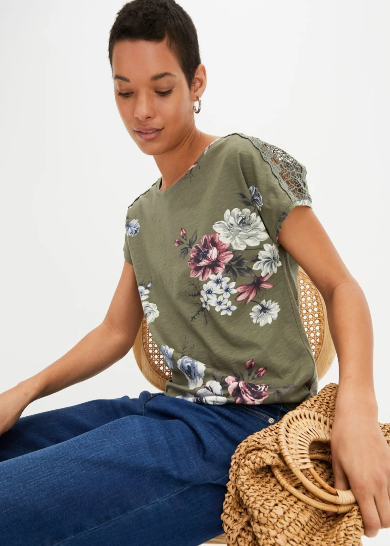 Camiseta con encaje estampada