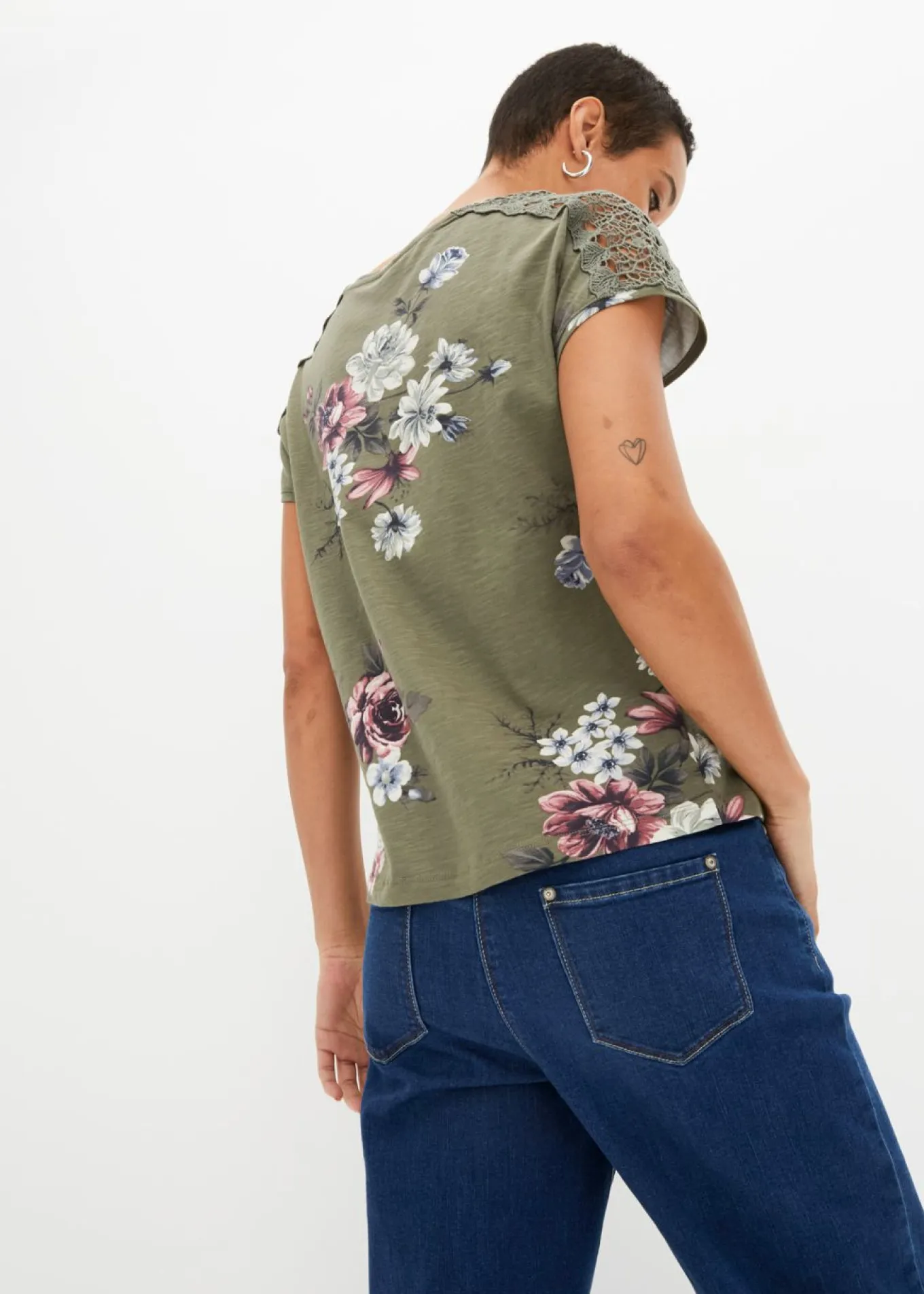 Camiseta con encaje estampada