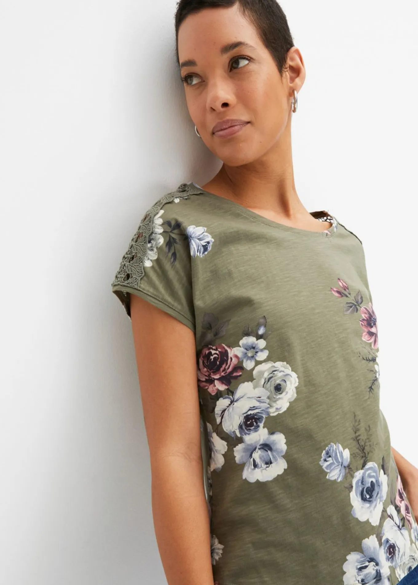 Camiseta con encaje estampada