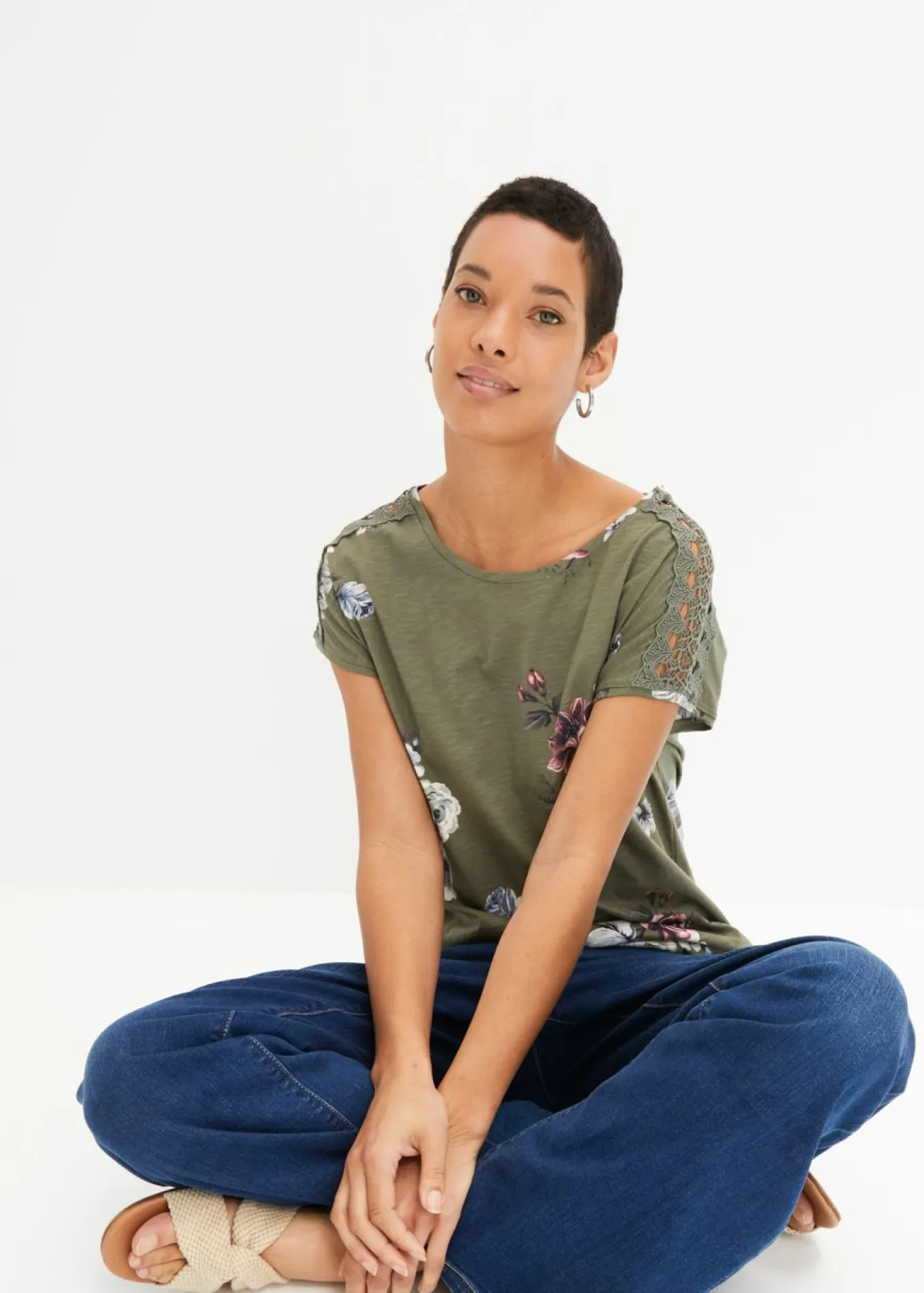 Camiseta con encaje estampada