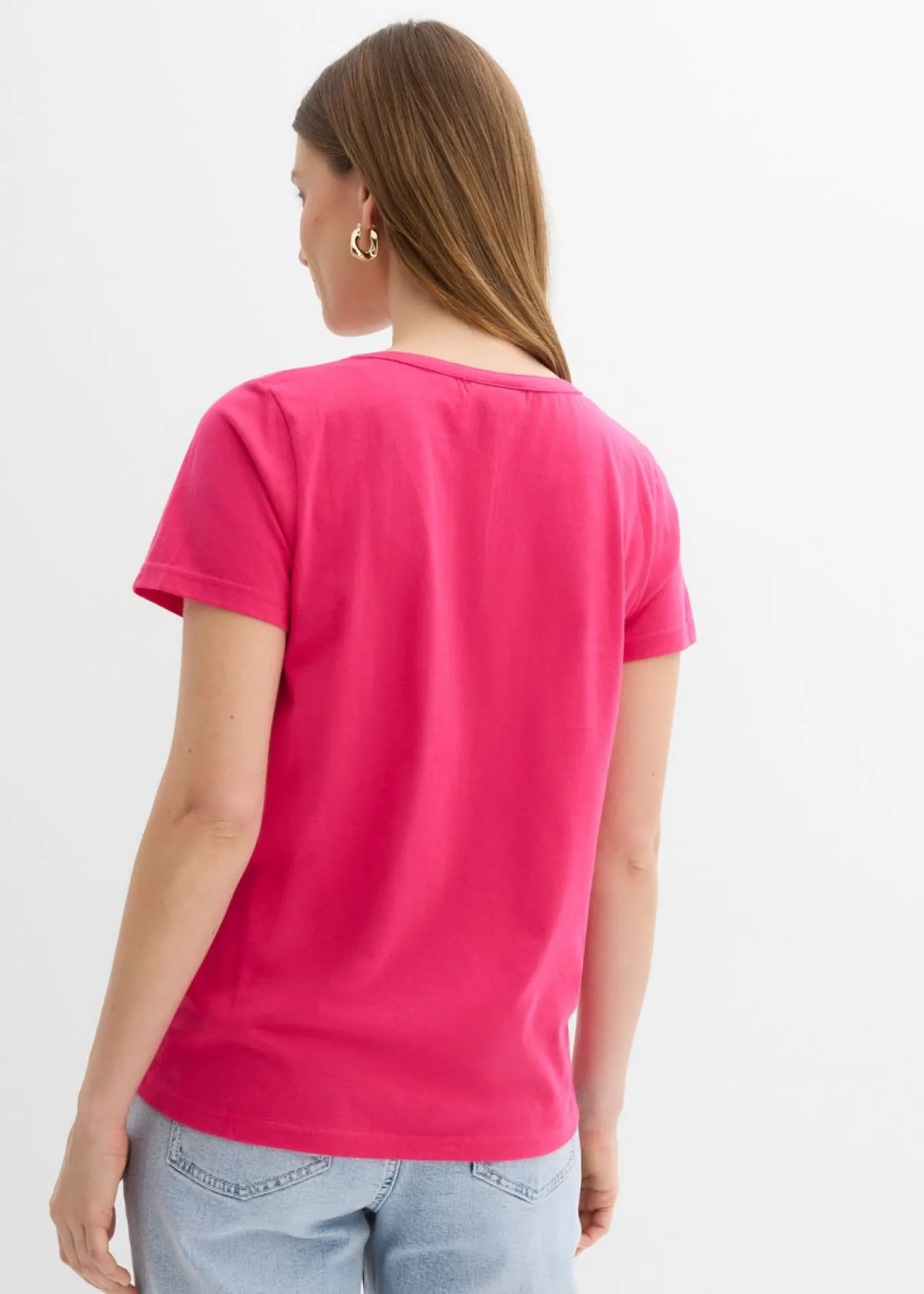 Camiseta con escote decorativo