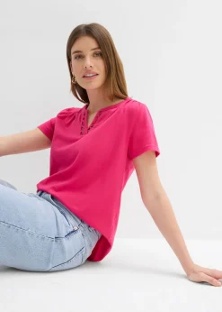 Camiseta con escote decorativo