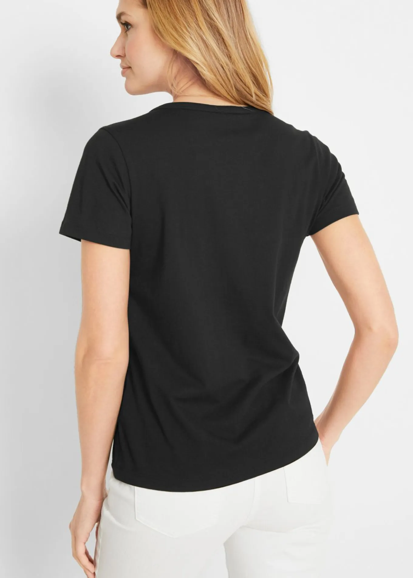 Camiseta con escote decorativo