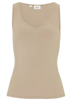 Camiseta con escote en forma de corazón