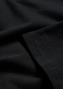 Camiseta con escote en U y media manga
