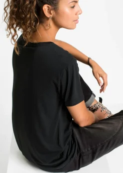 Camiseta con escote en V
