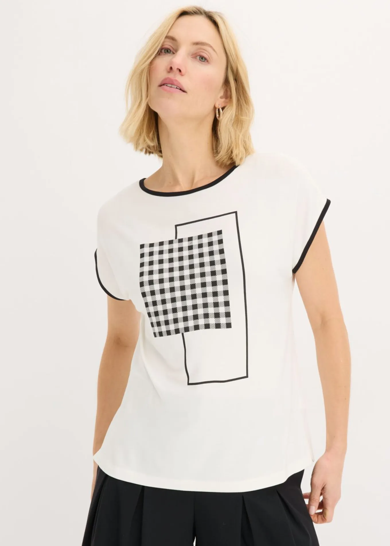 Camiseta con estampado colocado y ribete en contraste