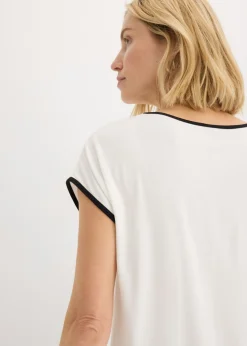 Camiseta con estampado colocado y ribete en contraste