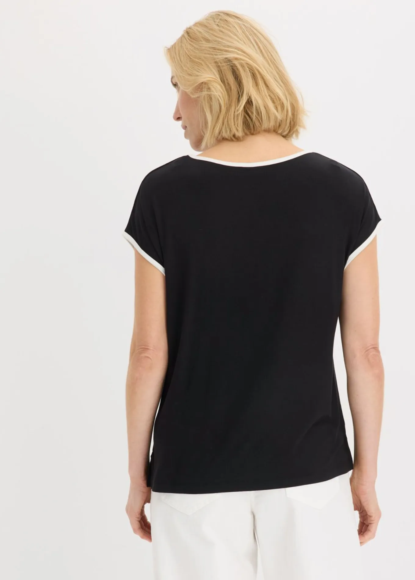 Camiseta con estampado colocado y ribete en contraste
