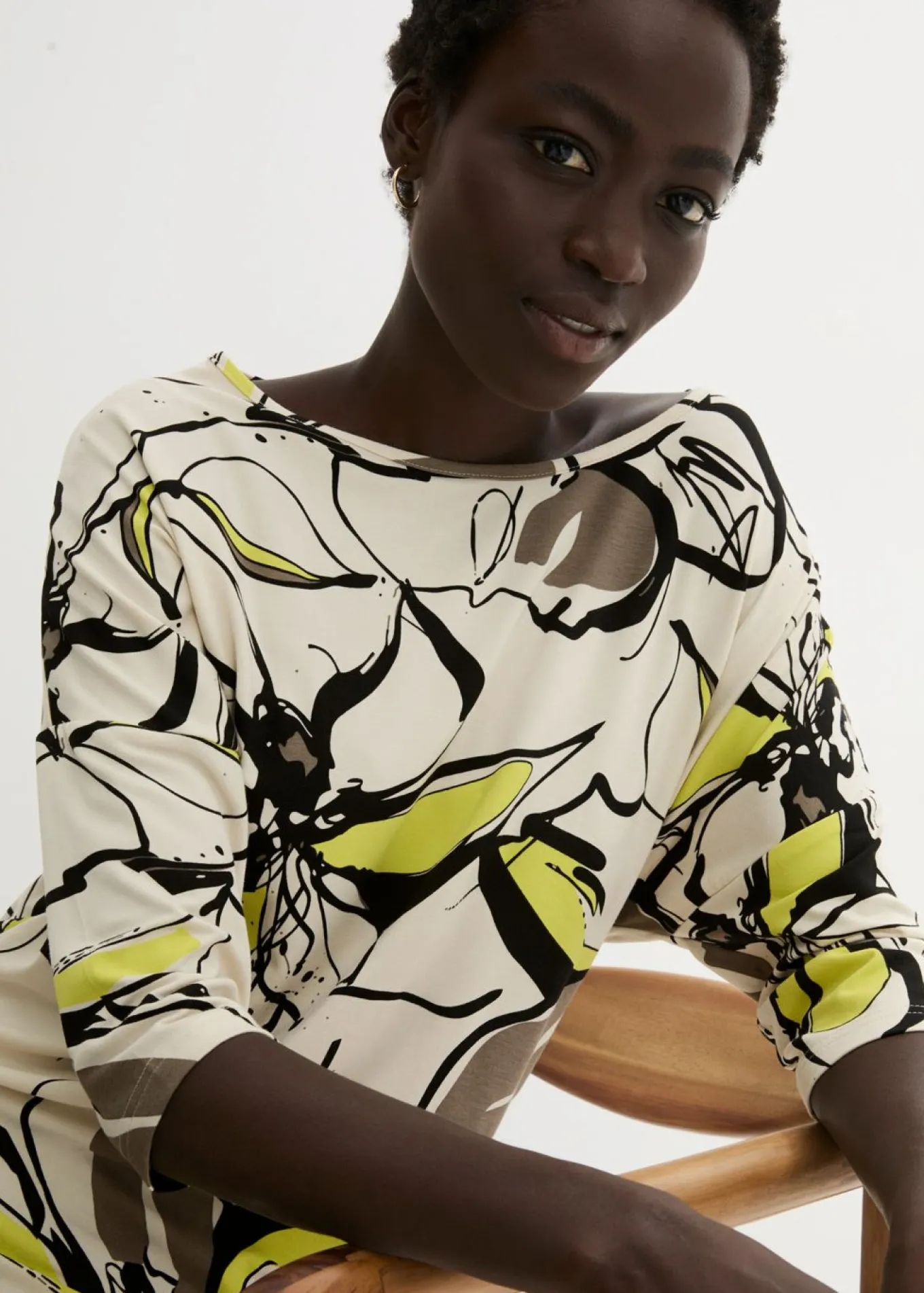 Camiseta con estampado de flores