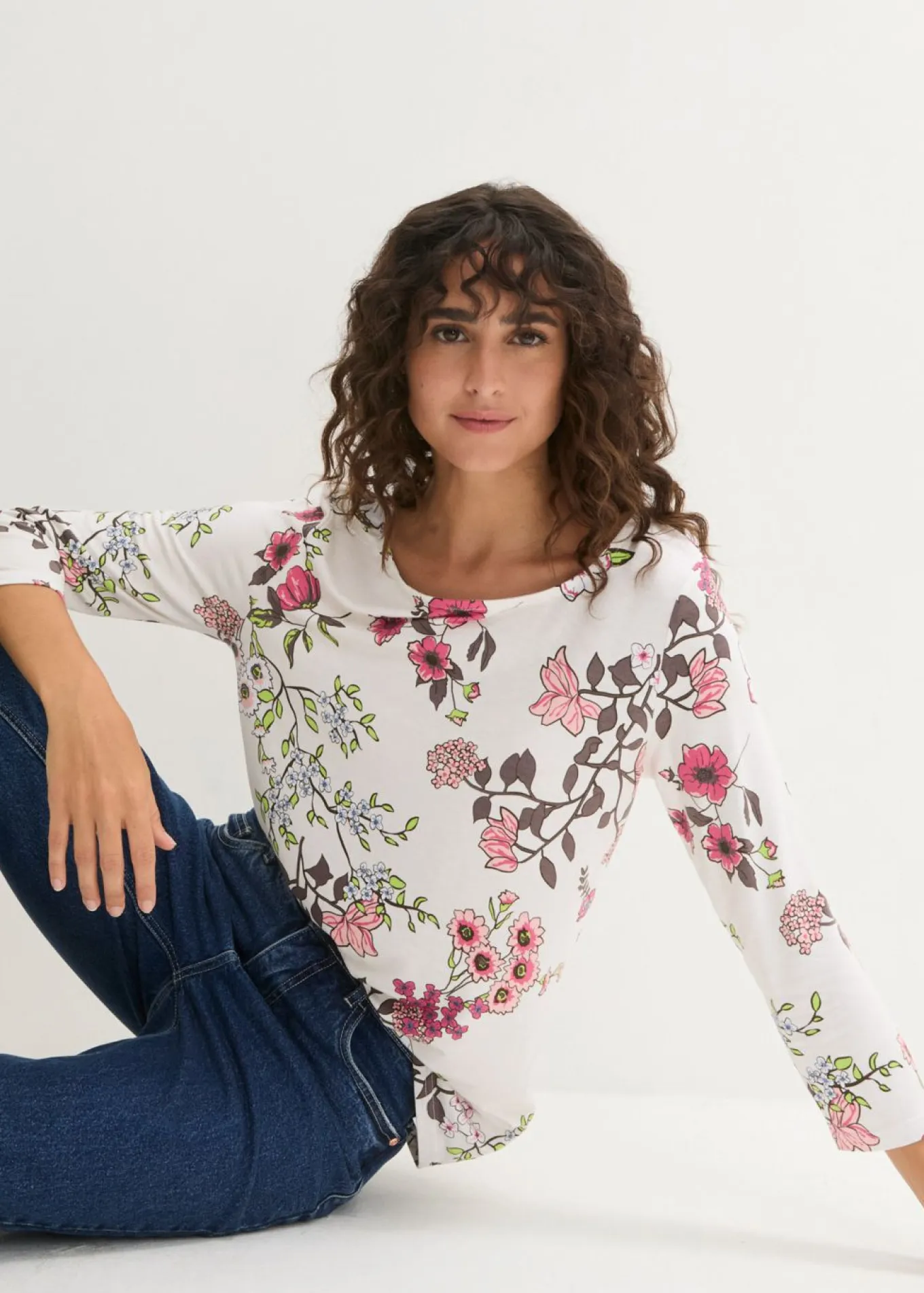 Camiseta con estampado de flores