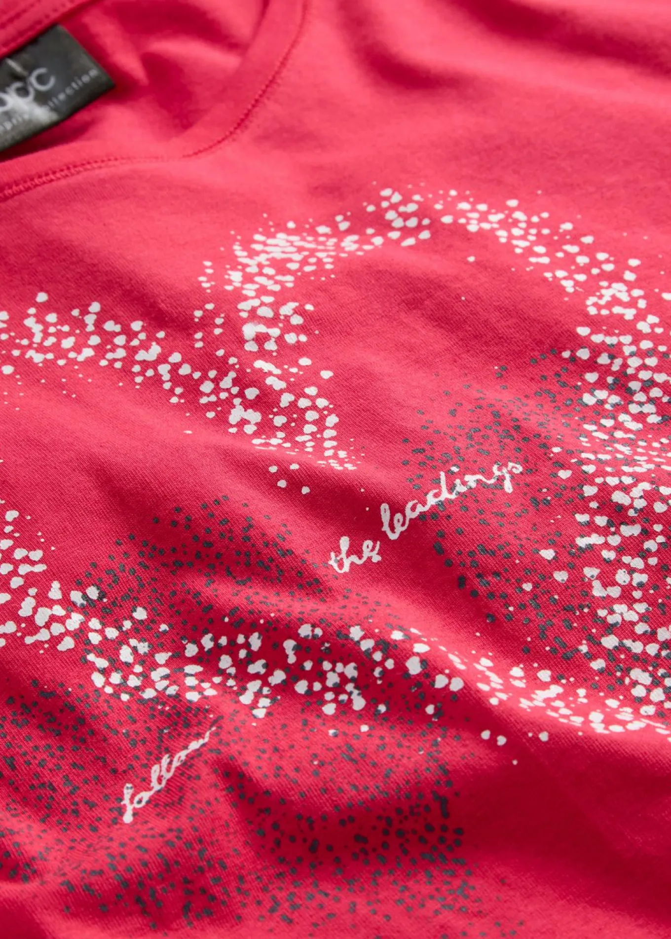 Camiseta con estampado de corazón de algodón orgánico