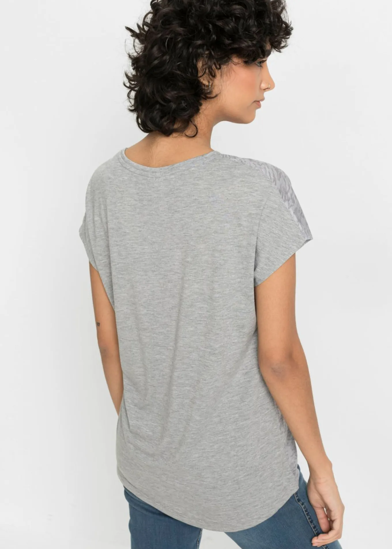 Camiseta con estampado de mariposa