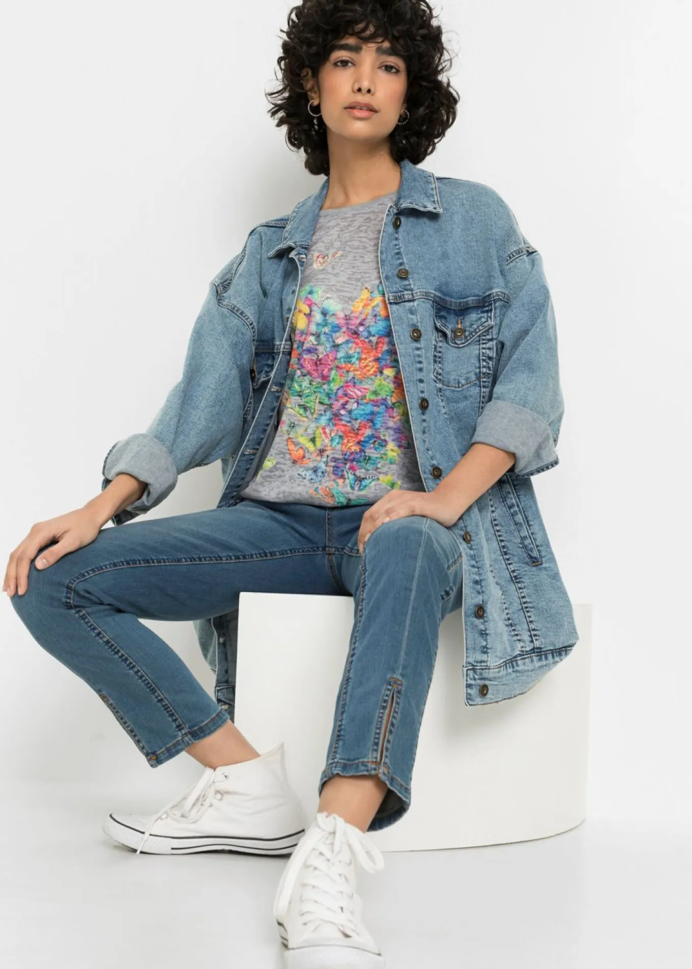 Camiseta con estampado de mariposa