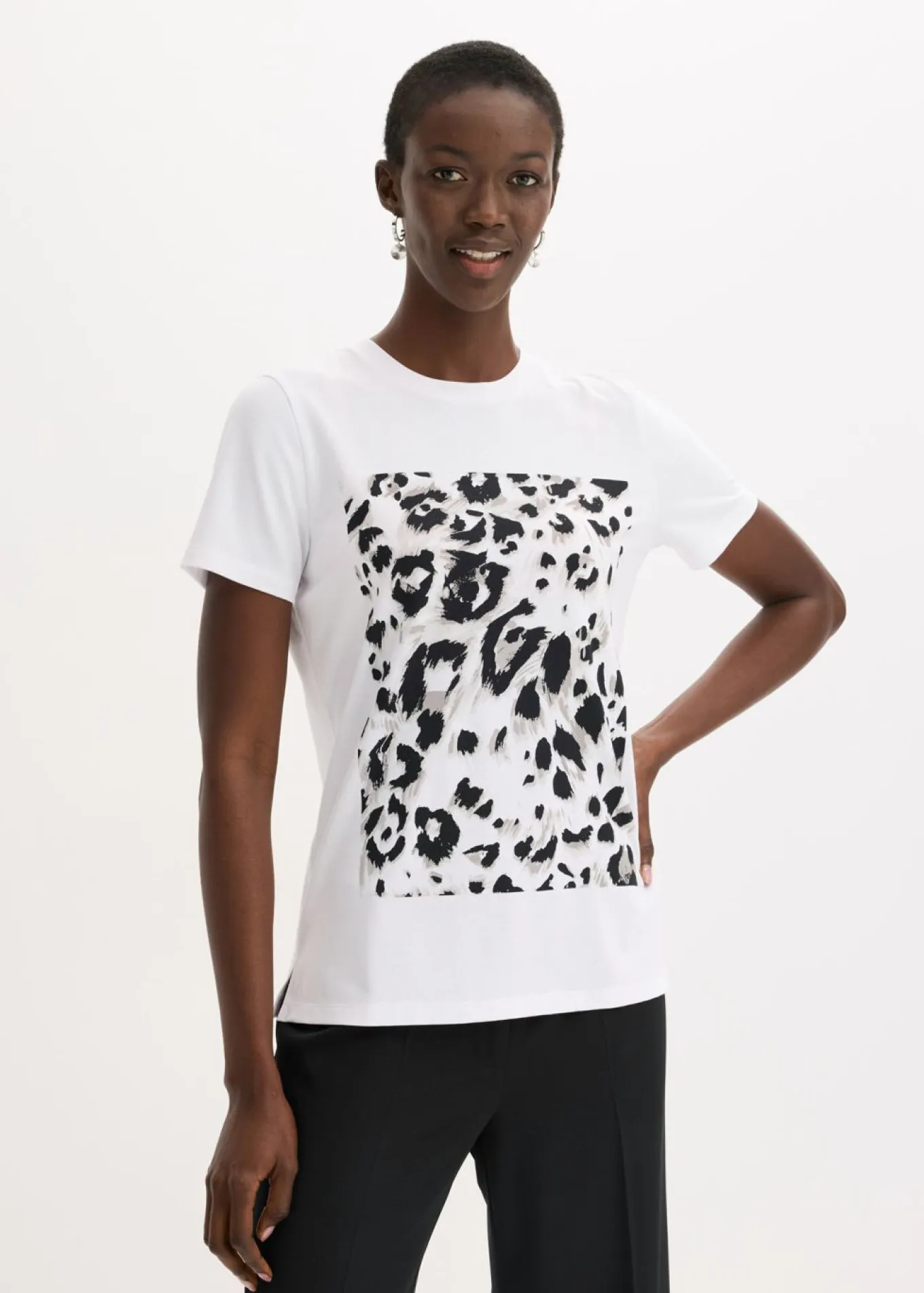 Camiseta con estampado de leopardo y purpurina