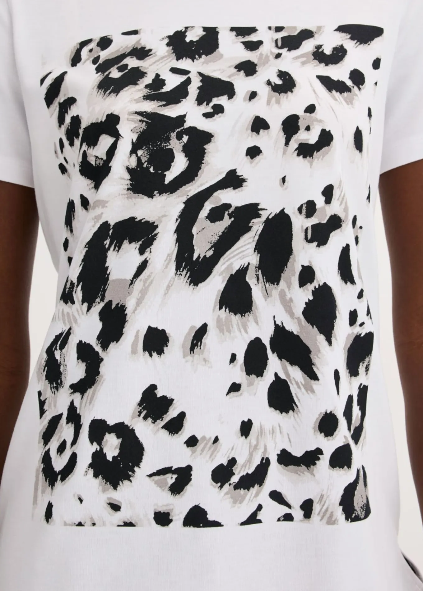 Camiseta con estampado de leopardo y purpurina