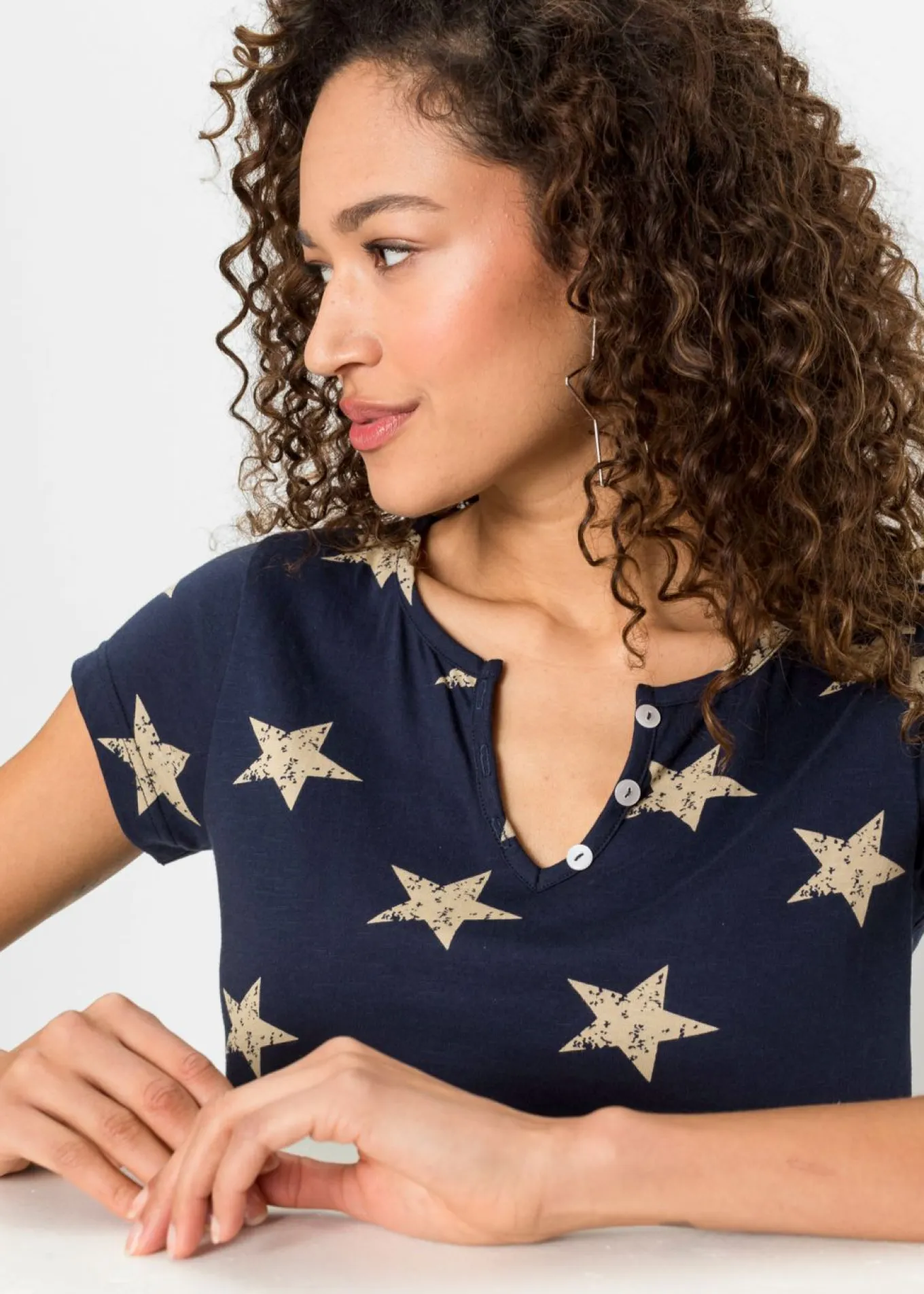 Camiseta con estampado de estrellas y algodón puro