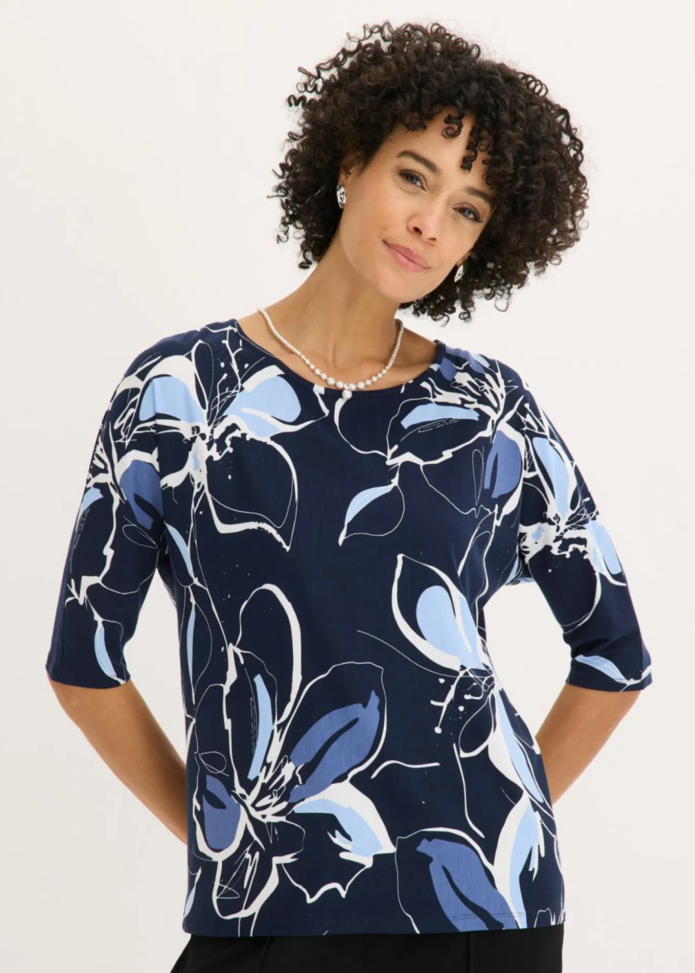 Camiseta con estampado de flores