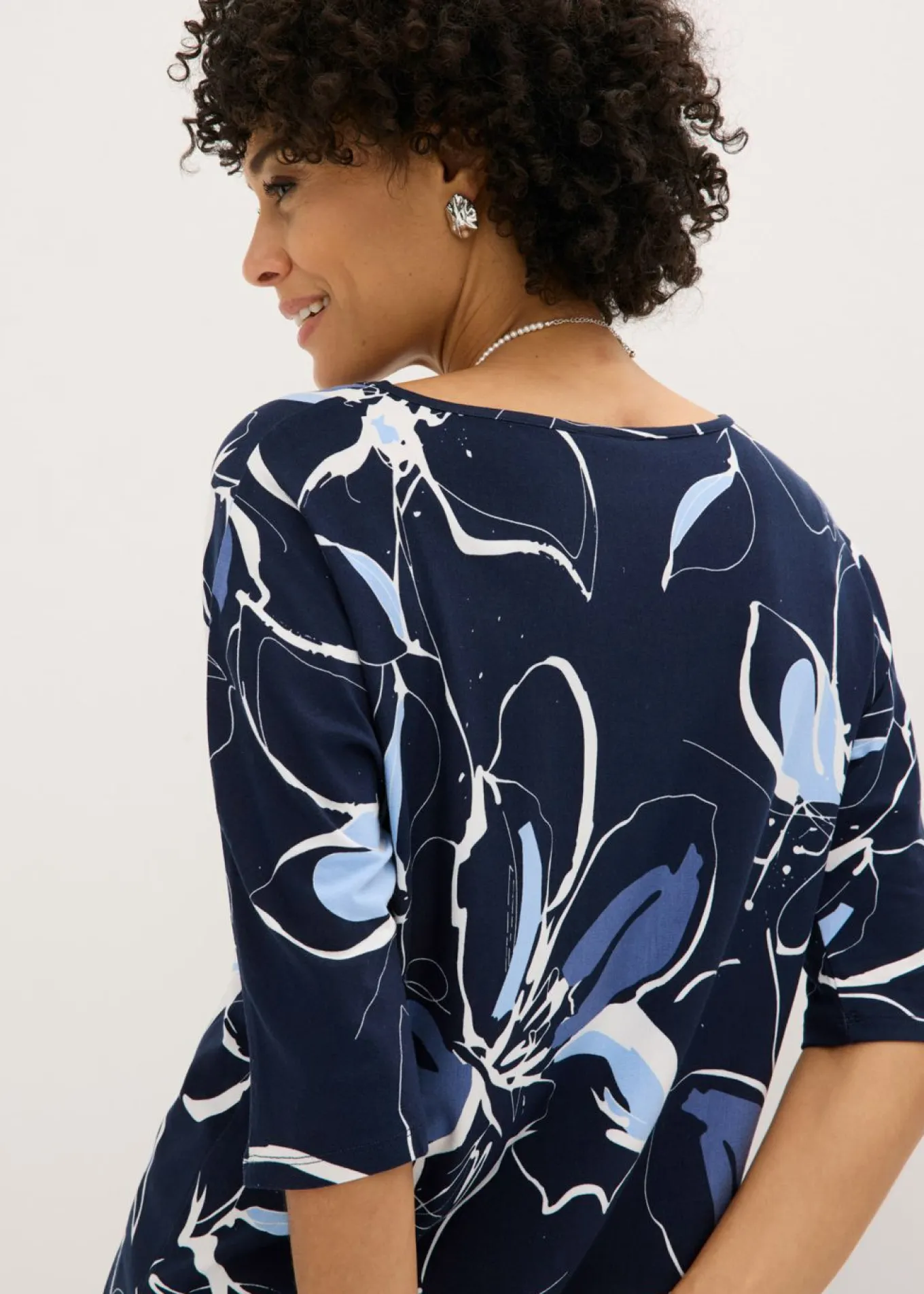 Camiseta con estampado de flores