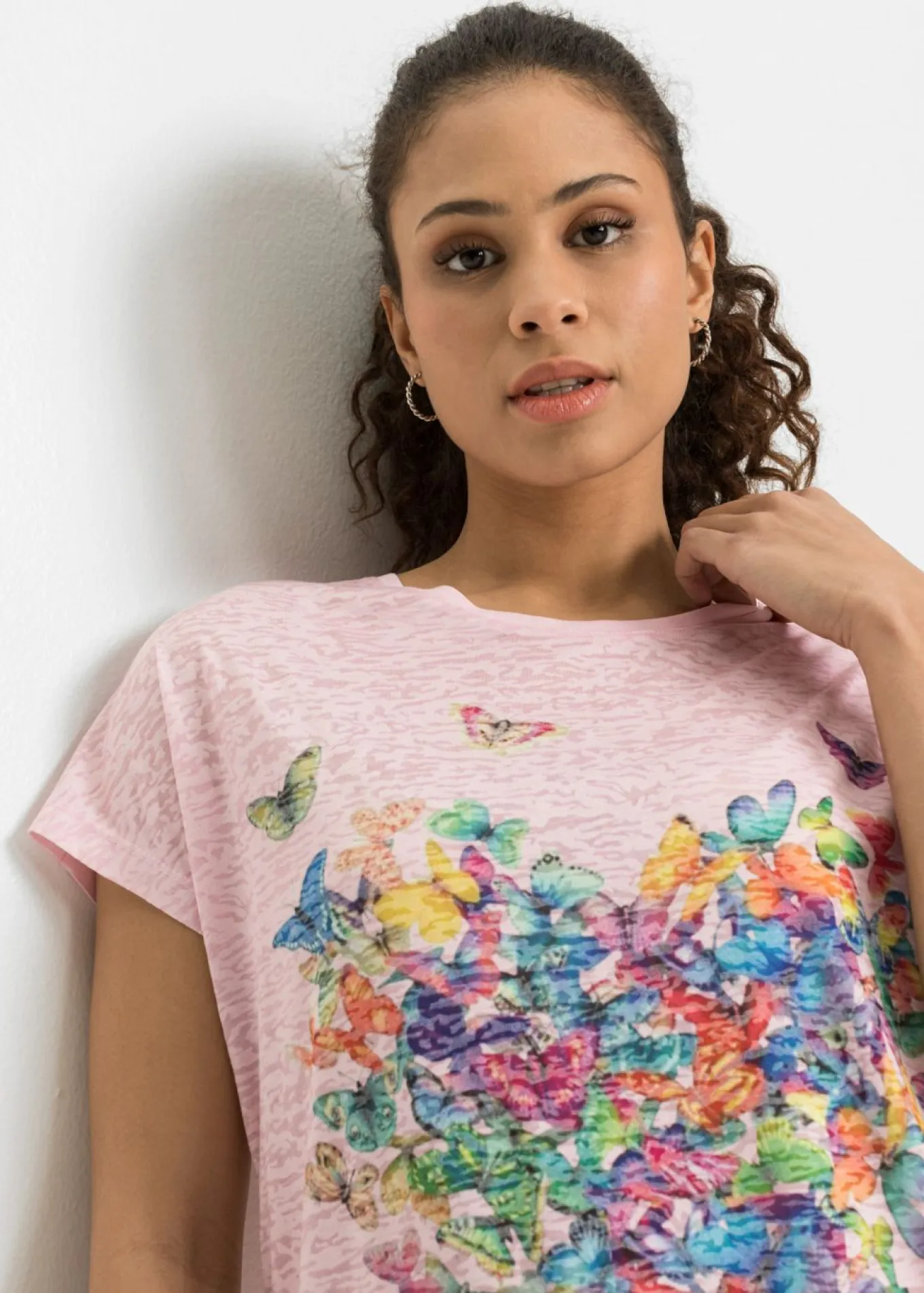Camiseta con estampado de mariposa