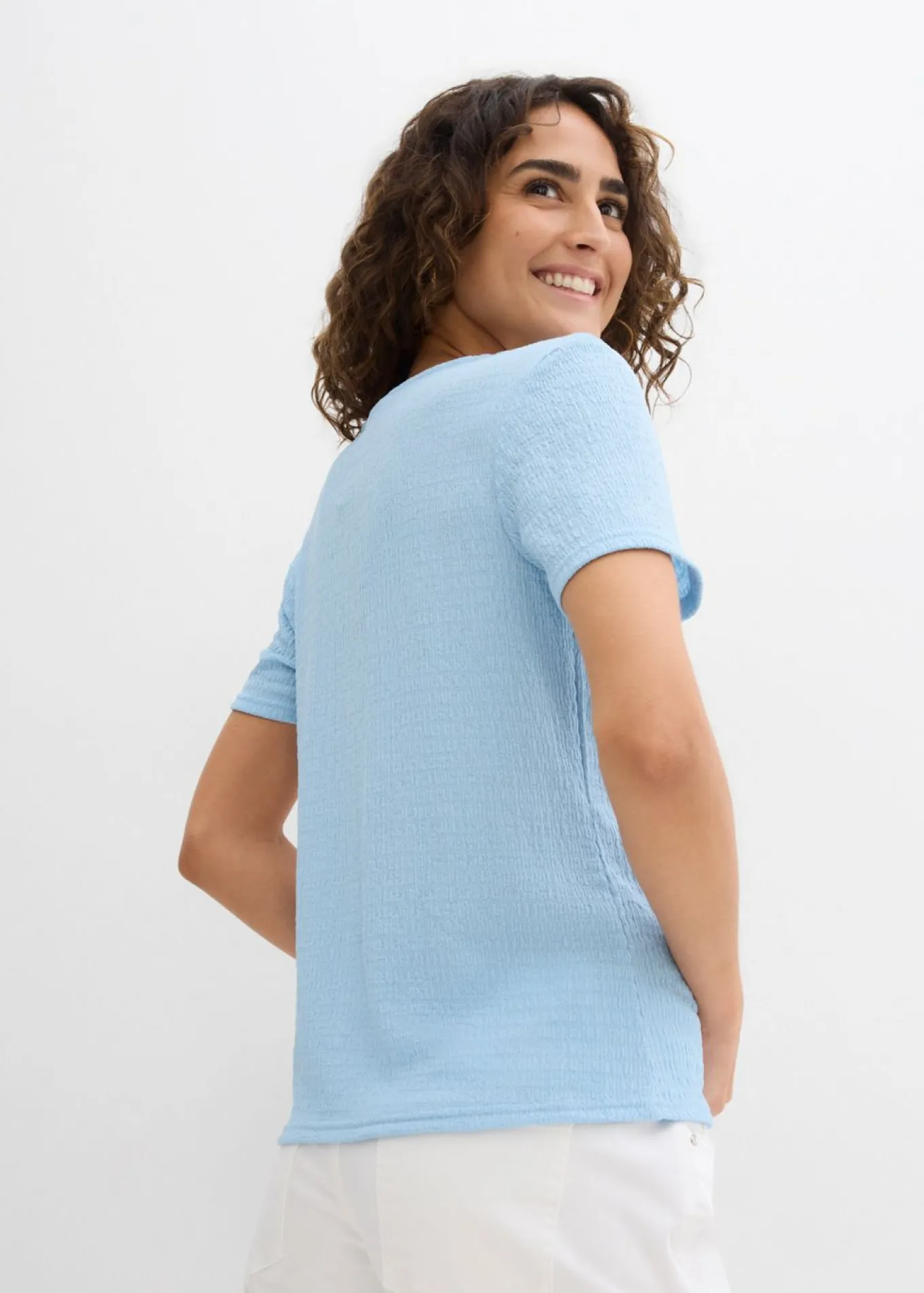 Camiseta con estructura y botones
