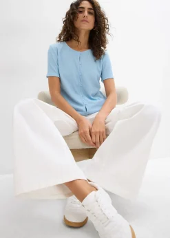 Camiseta con estructura y botones