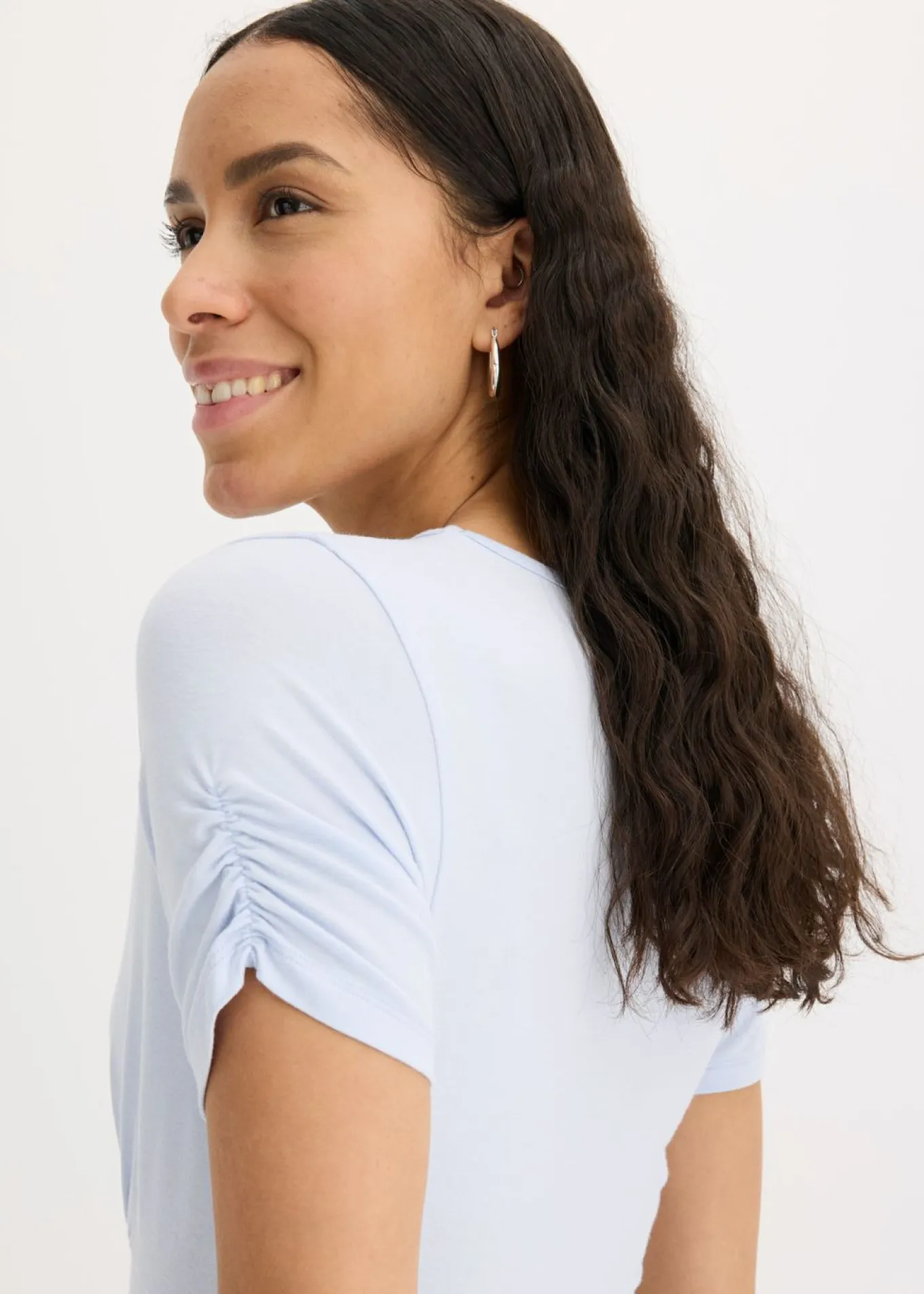 Camiseta con fruncido
