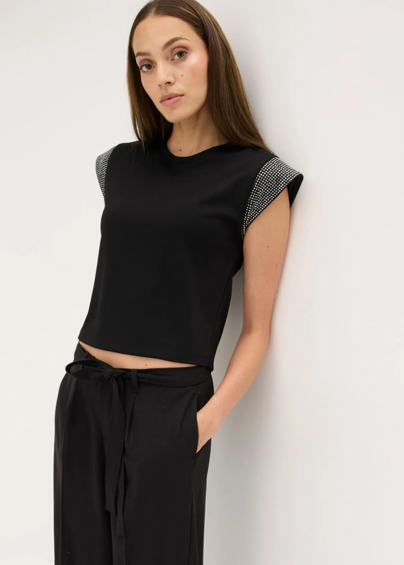 Camiseta con hombreras
