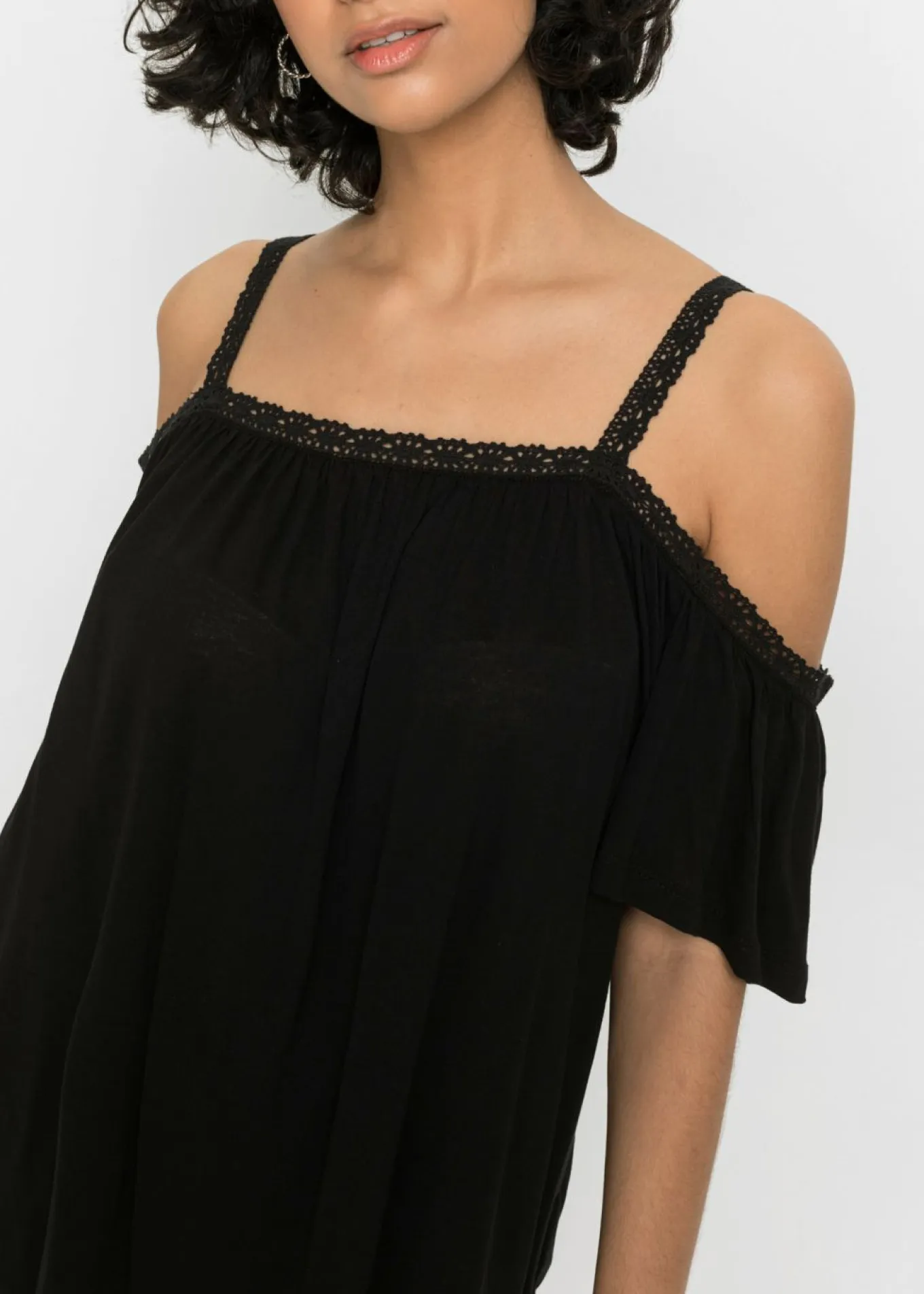 Camiseta con hombros al descubierto de viscosa suave