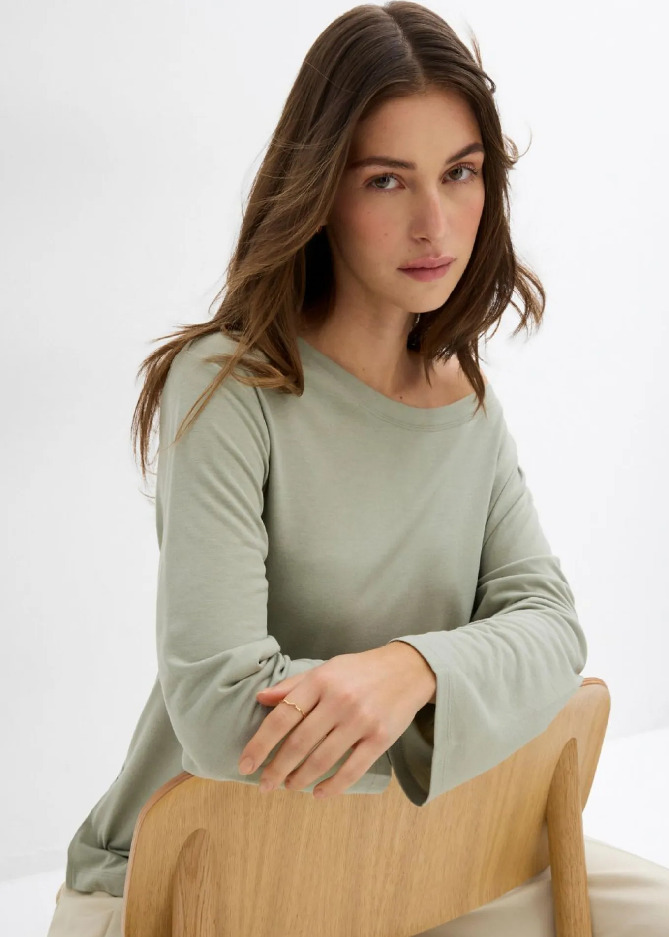 Camiseta con hombros descubiertos de suave mezcla de modal