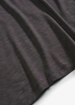 Camiseta con largo asimétrico