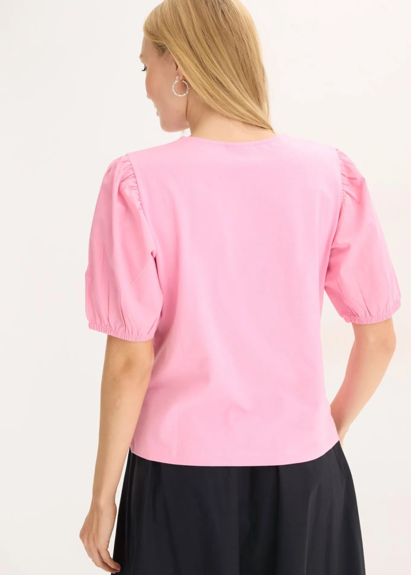 Camiseta con mangas abullonadas