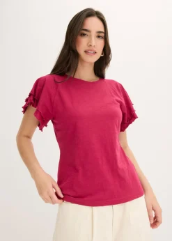 Camiseta con mangas llamativas