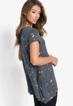 Camiseta con mariposas