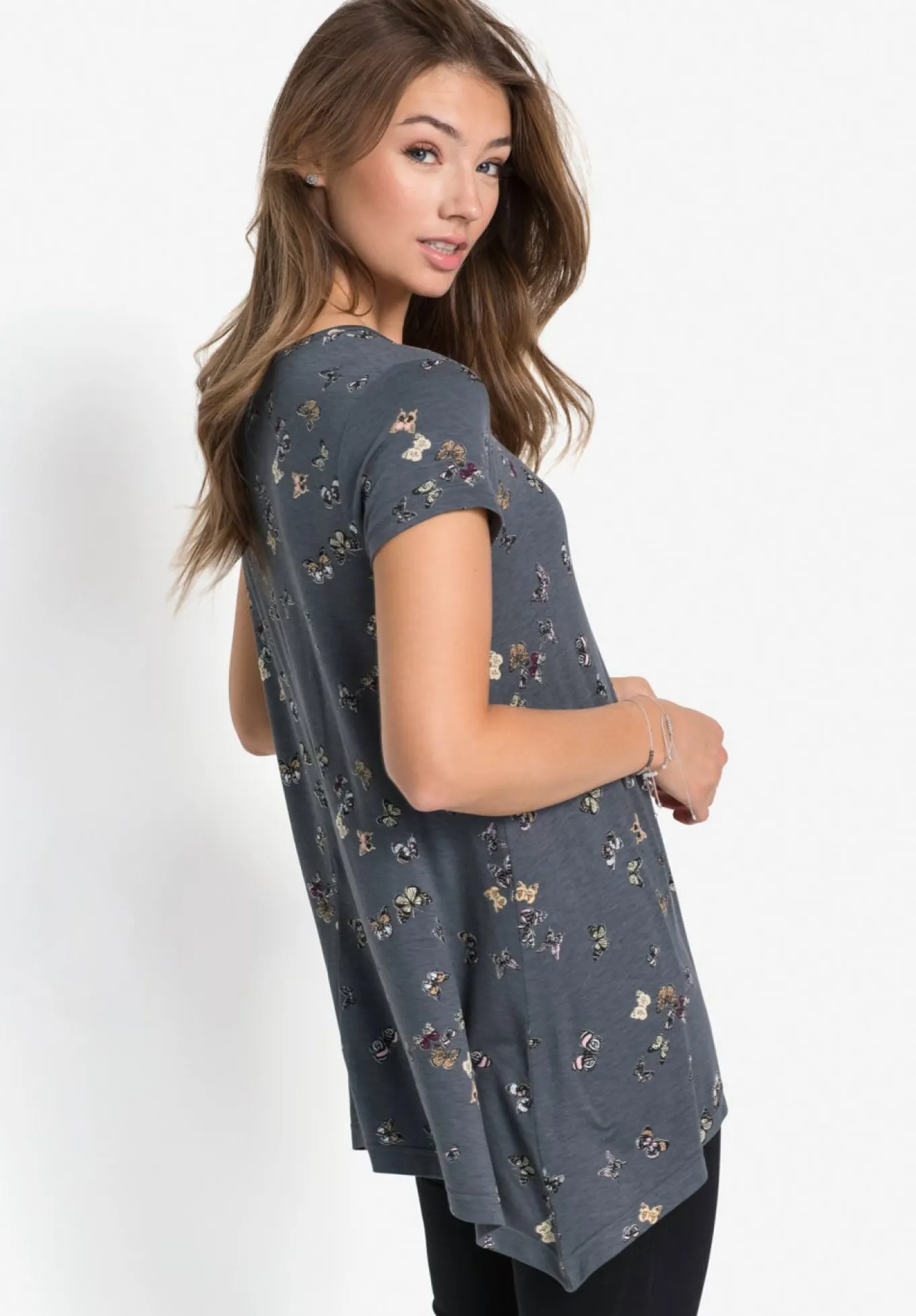 Camiseta con mariposas