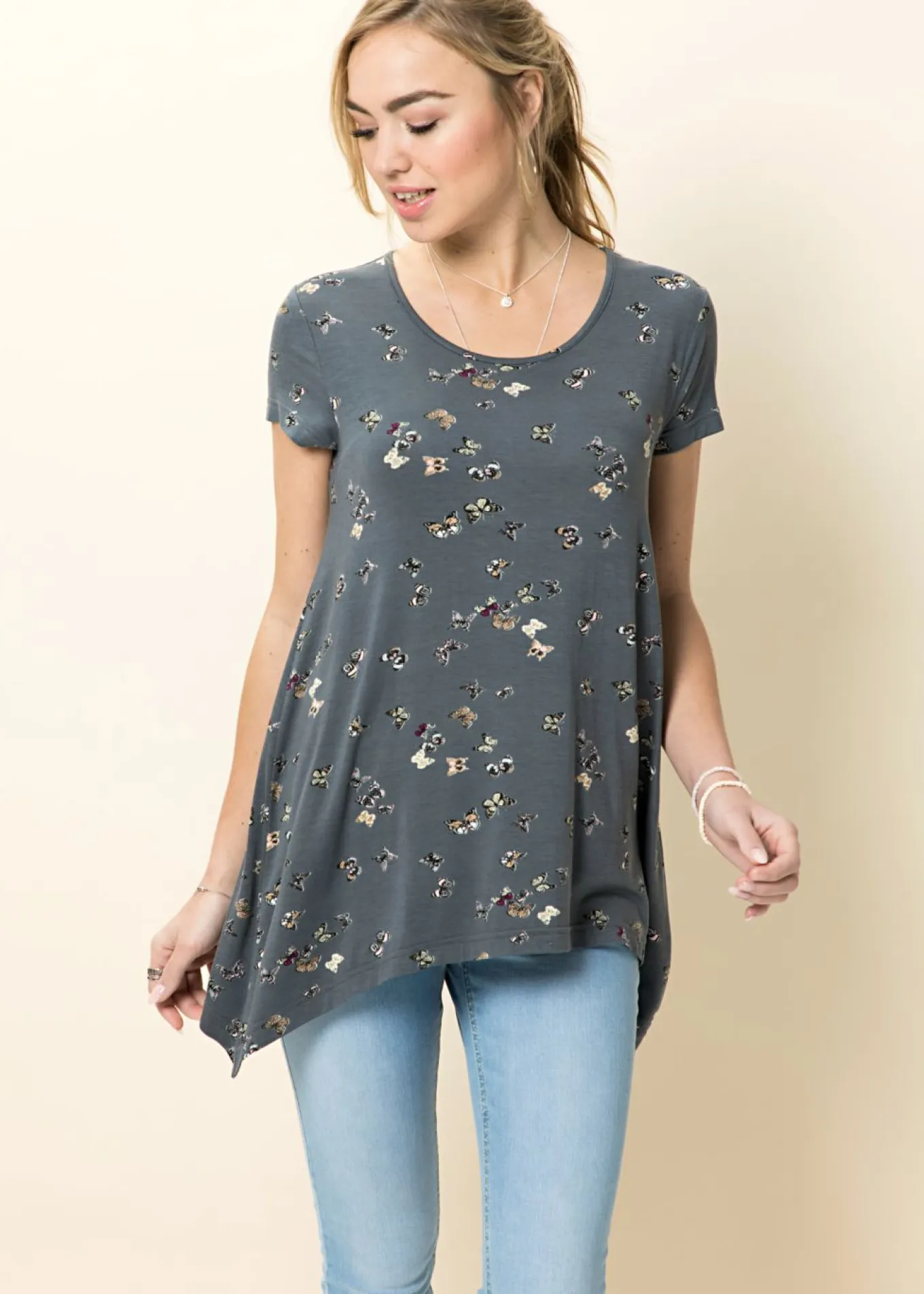 Camiseta con mariposas