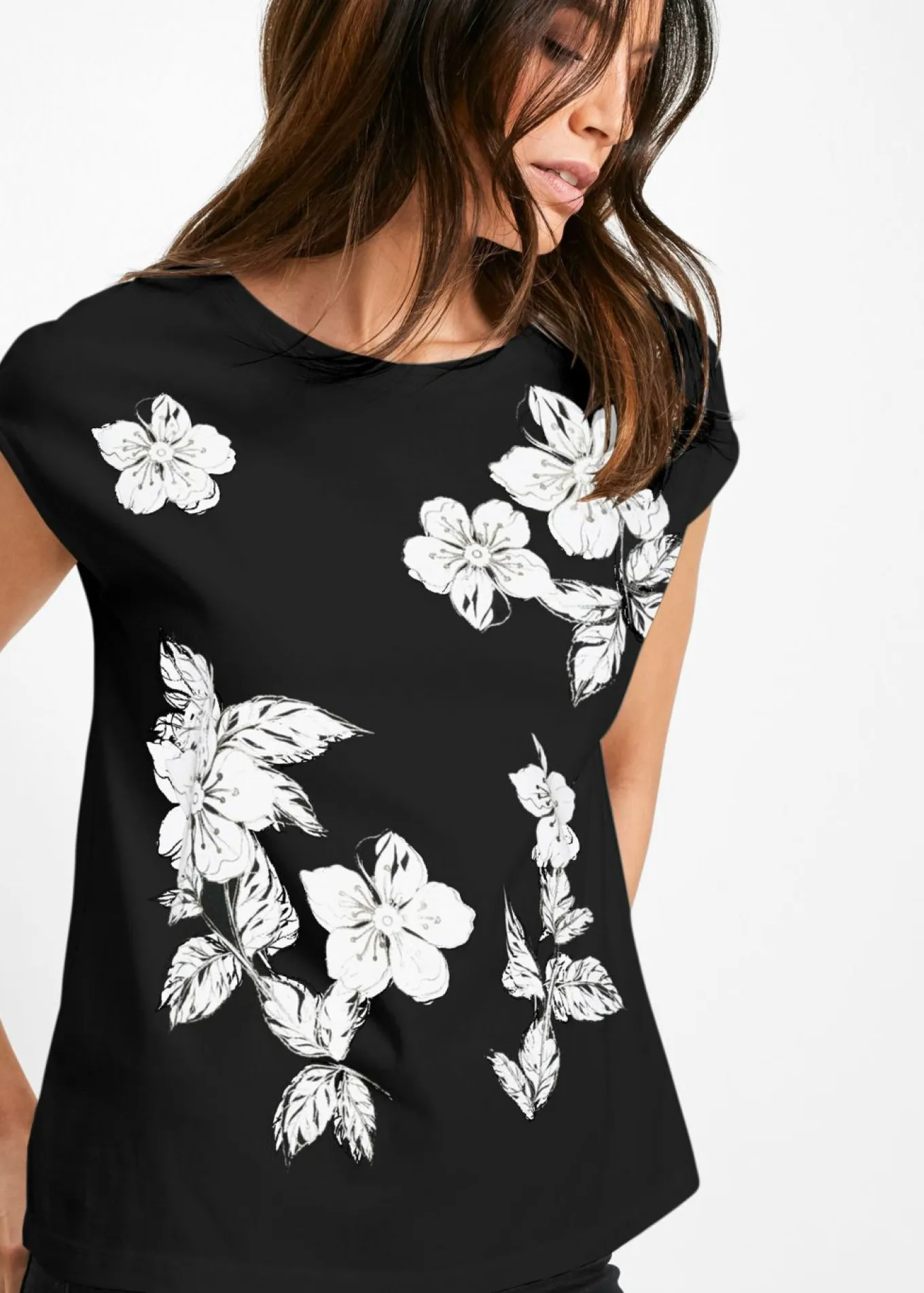 Camiseta con patrón de flores