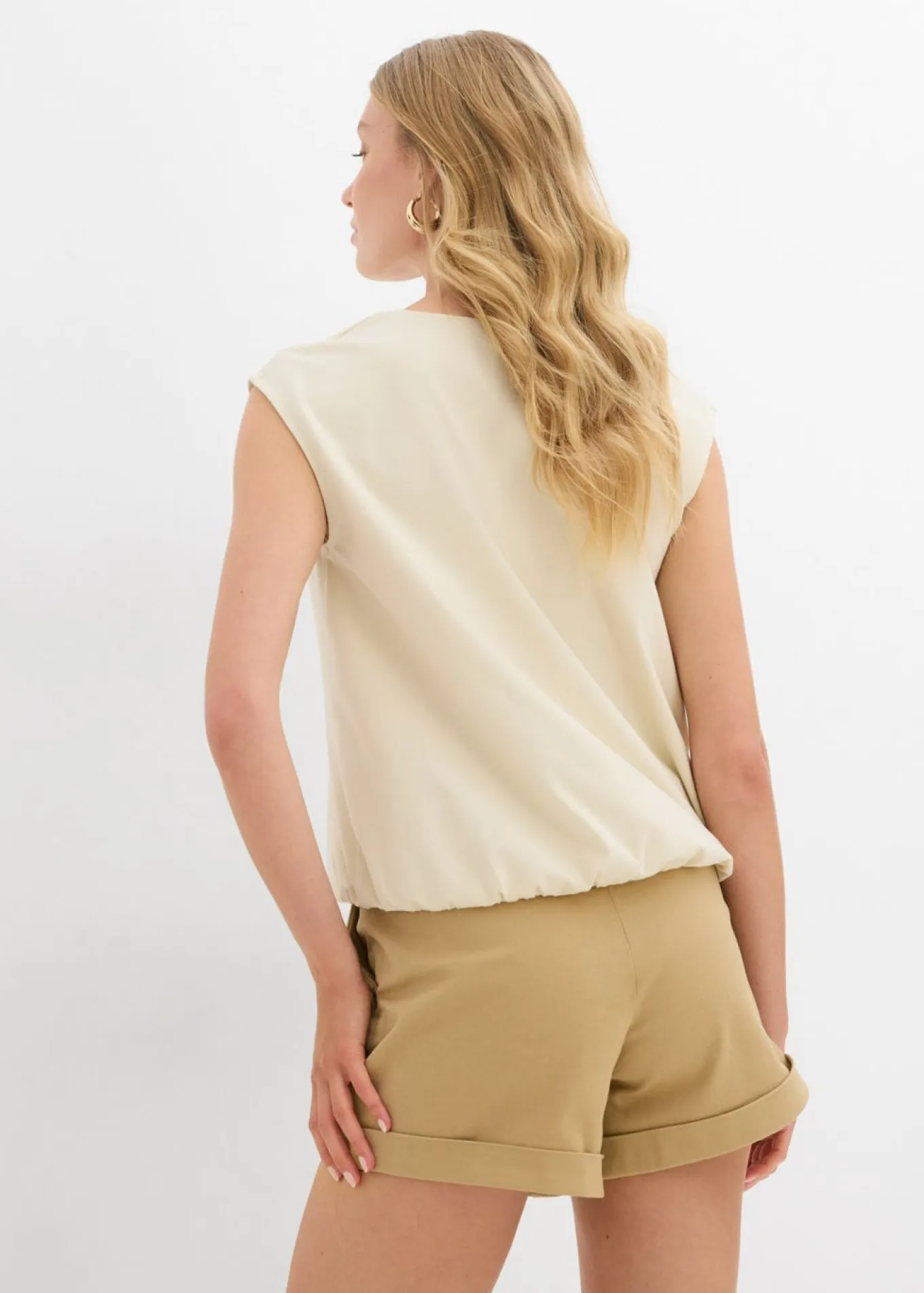 Camiseta con puños elásticos