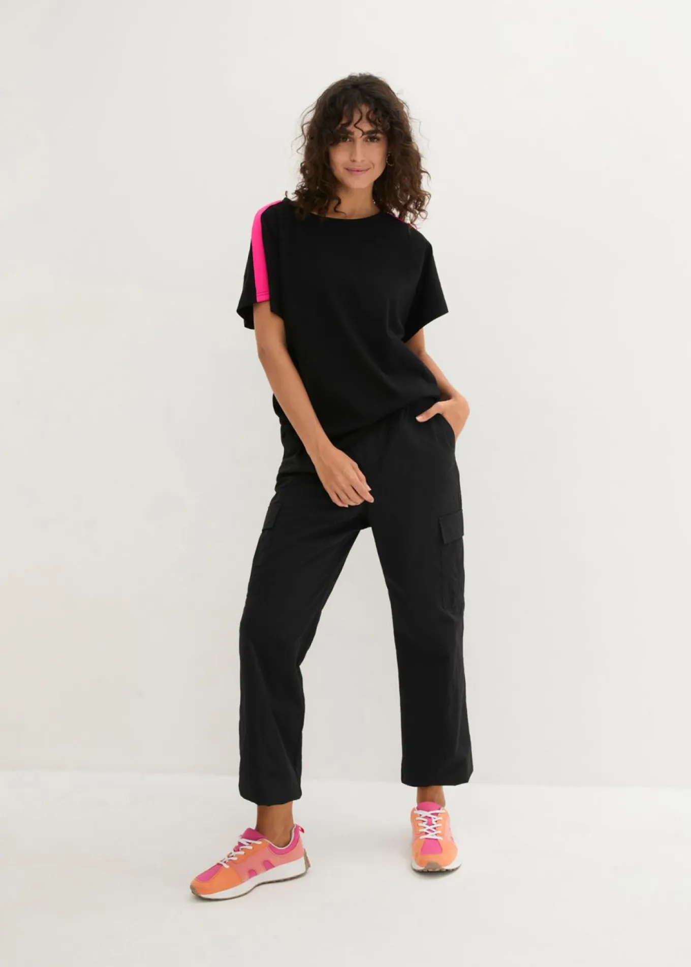 Camiseta con rayas de neón