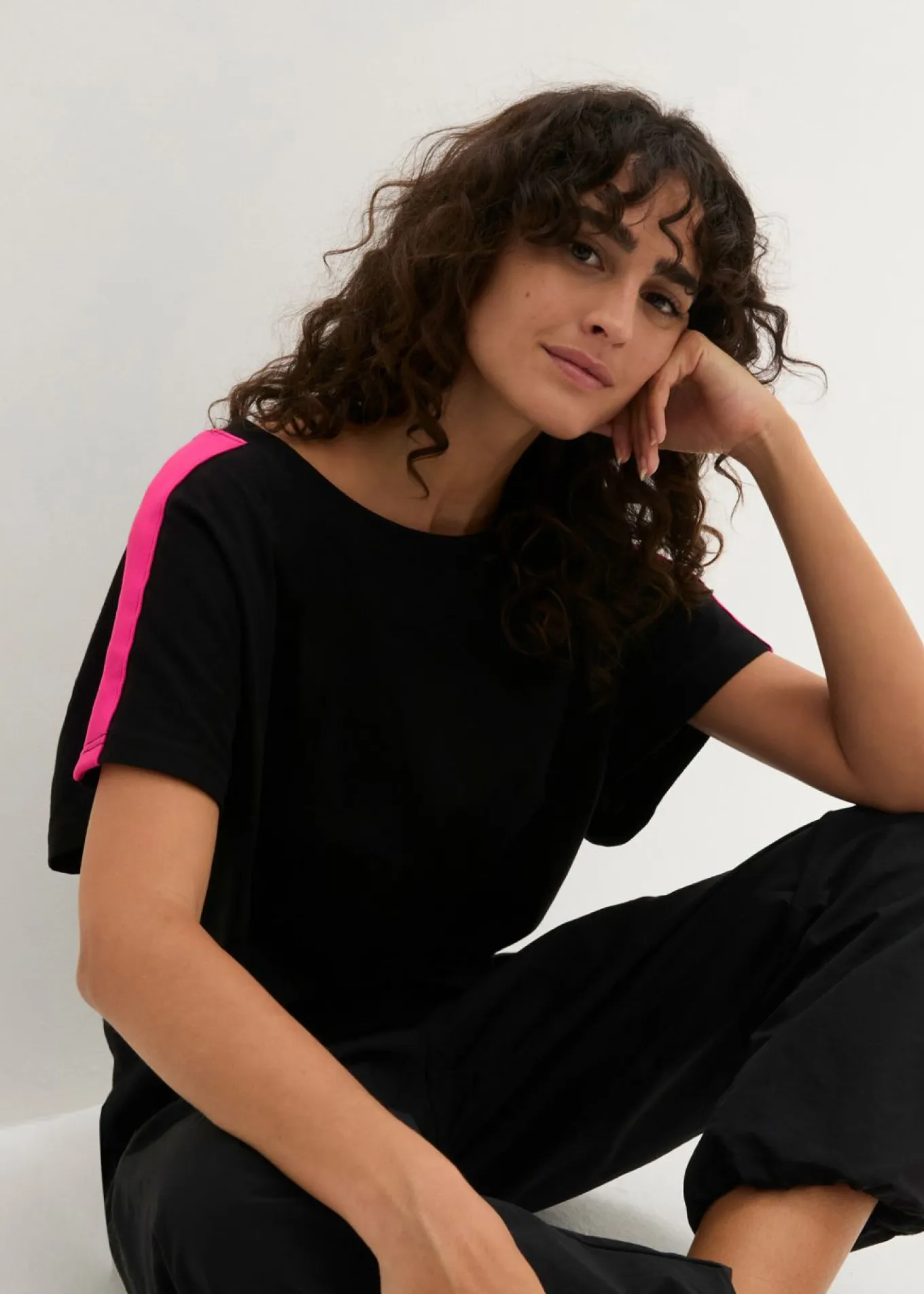 Camiseta con rayas de neón