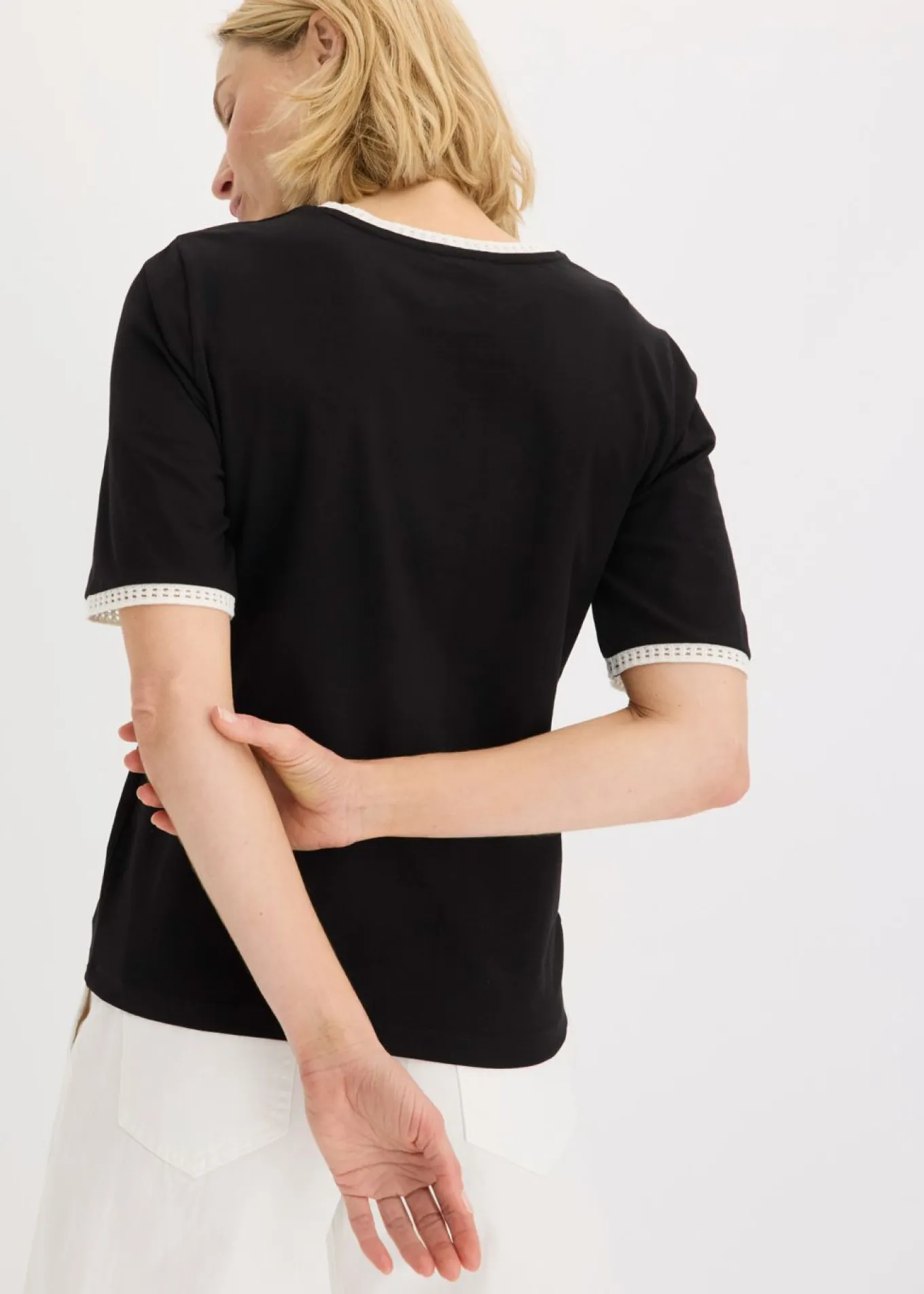 Camiseta con ribete de encaje
